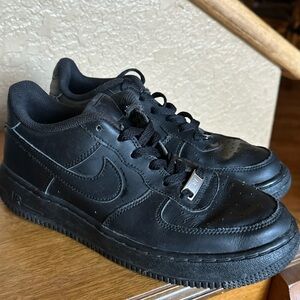 Air force one big Kids All-Black Sneakers
